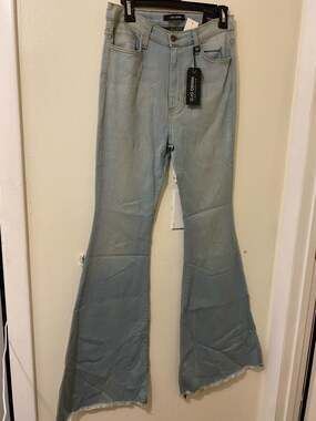 GJG Denim Classic Bell Bottom Jean in Light Blue –